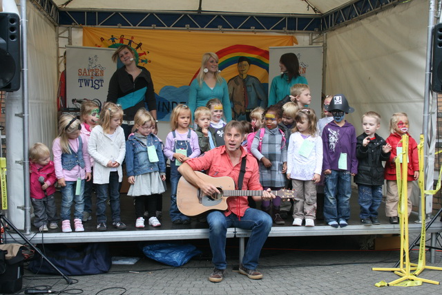 gal/2010/2010 Saitentwist Weltkindertag Essen Borbeck 20.09. AK -Bochold/2010 Saitentwist Weltkindertag Borbeck AK Bochold 20.09. 146.jpg